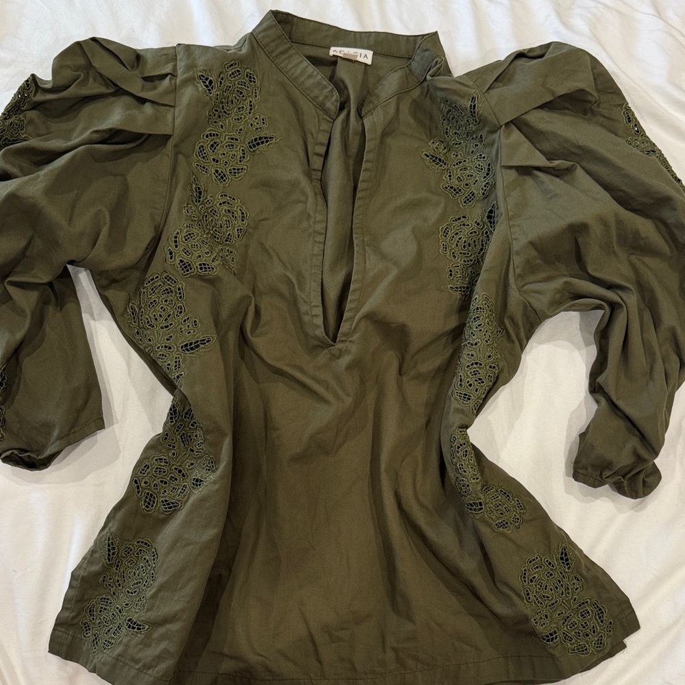 Acacia Olive Green Embroidered Puff-Sleeve Top s worn once
